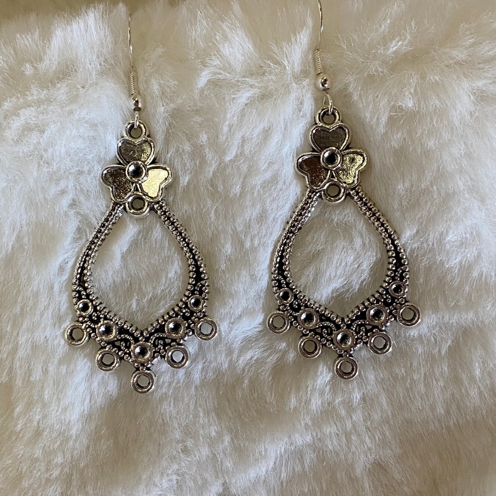 NWOT 🛍 Bundle for DISCOUNTS off Merch & Shipping